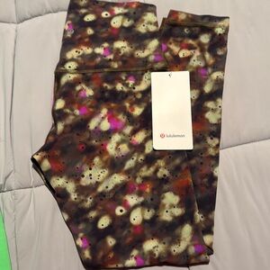 NWT Lululemon Align 25” size 6 soft focus